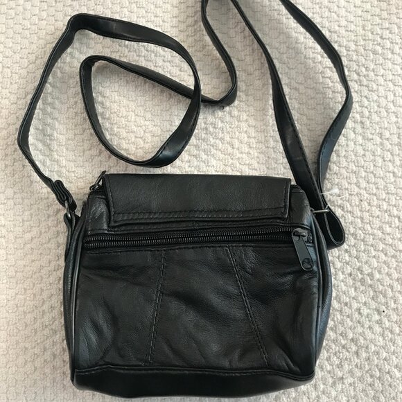 Small Black Genuine Leather Shoulder Bag / Crossbody Bag - Brand New with Tags! - Picture 2 of 7